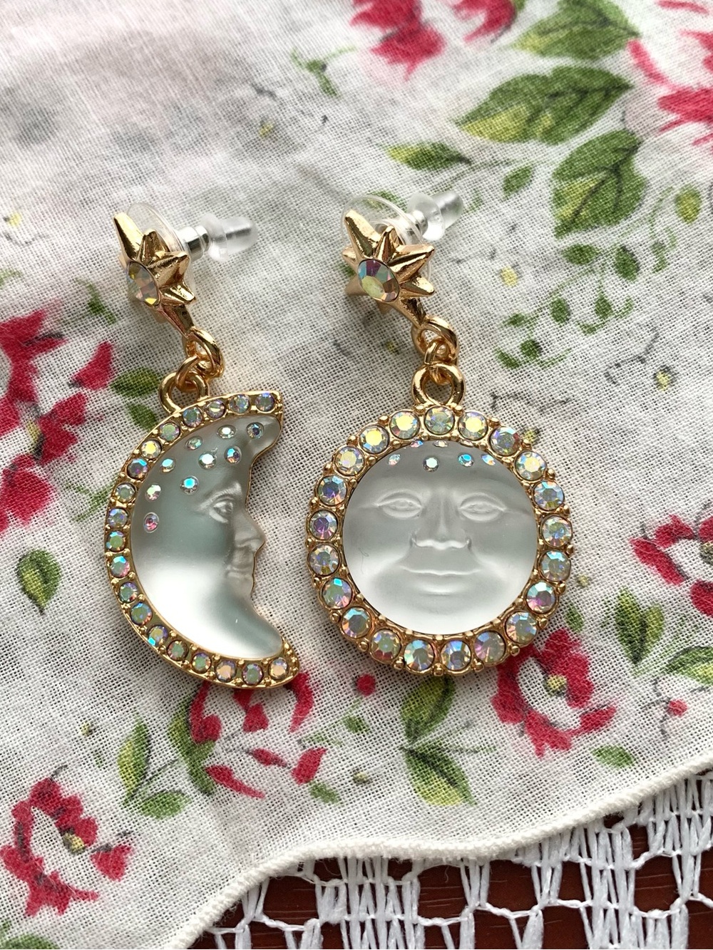 Kirk’s Folly White Moon Face Vintage/Retro Style Earrings